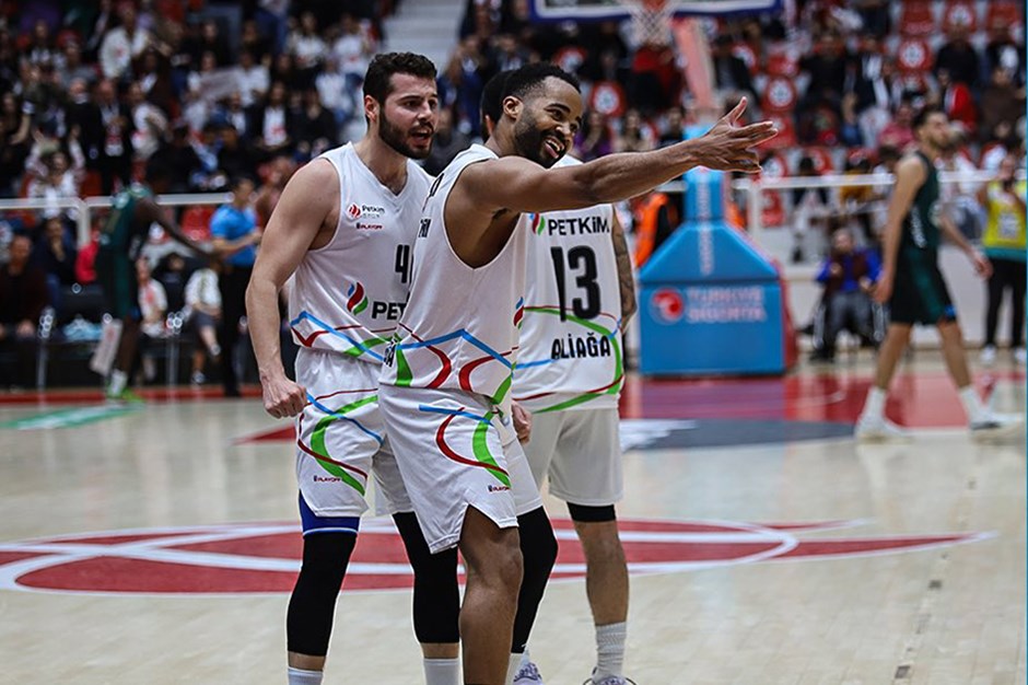 Türkiye Sigorta Basketbol Süper Ligi | İzmir derbisinde kazanan Aliağa Petkim 