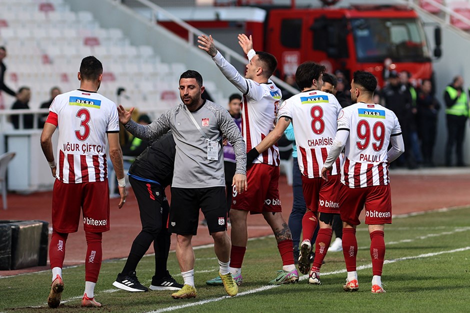 Sivasspor, Rey Manaj farkıyla kazandı