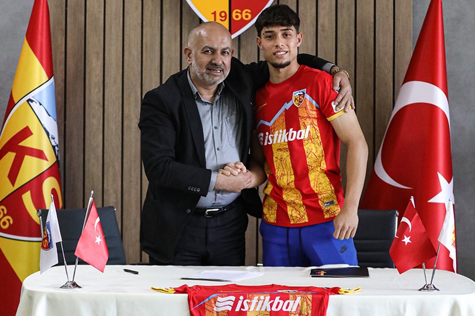 Kayserispor'dan genç golcüye yeni sözleşme