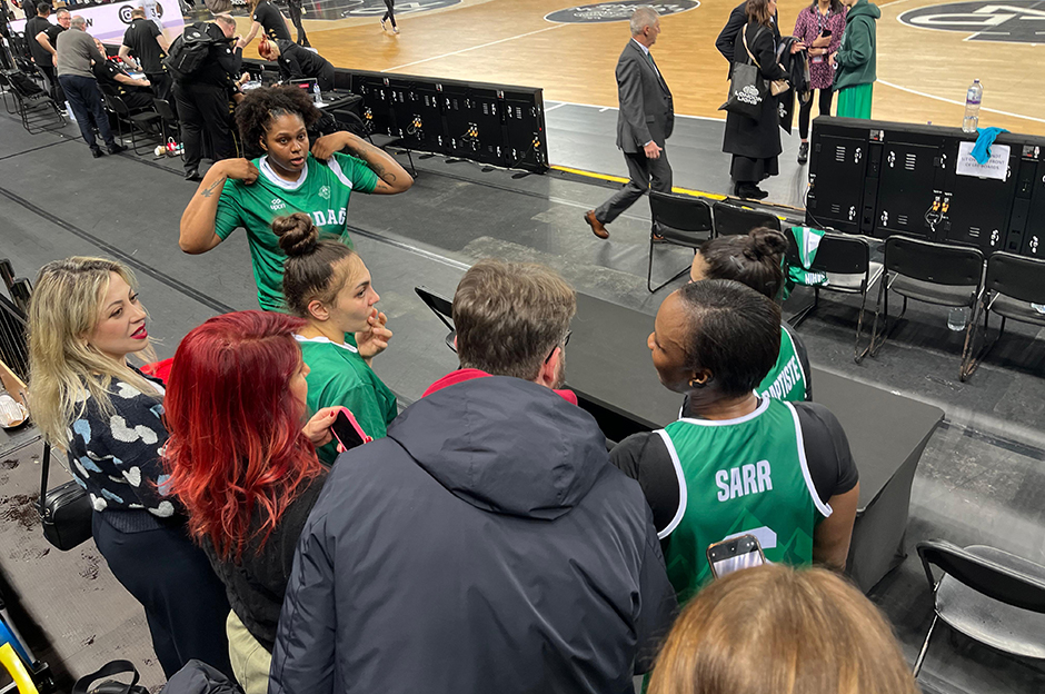 Bursa Uludağ Kadın Basketbol Takımı maça 5 oyuncuyla çıktı