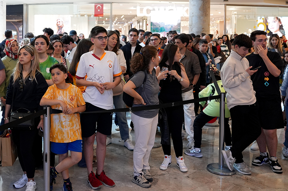 Muslera imza gününde taraftarlarla buluştu  - 2. Foto