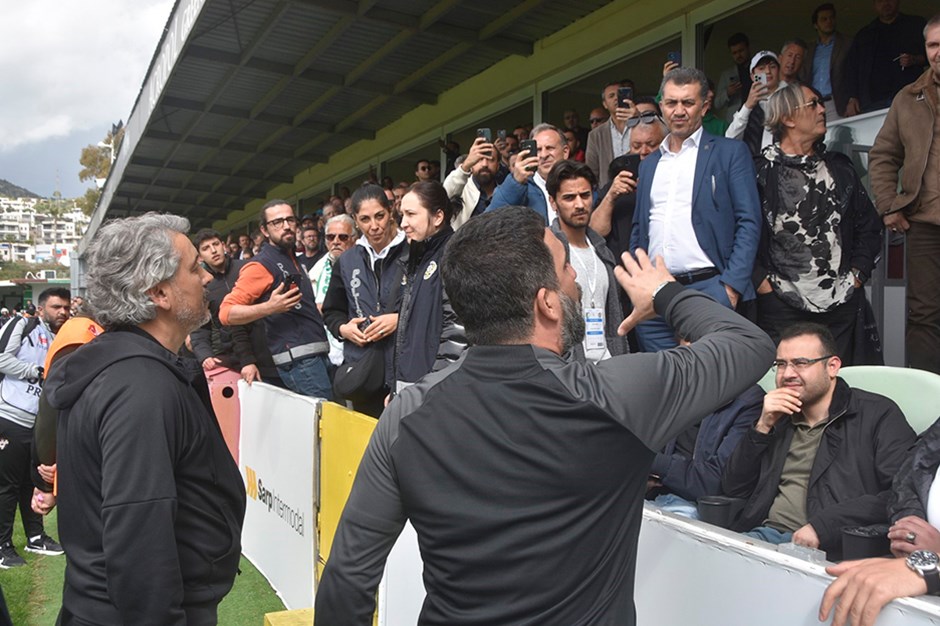SON DAKİKA | 1. Lig maçında ortalık karıştı: Arda Turan yaralandı, Uğur Demirok hastaneye kaldırıldı