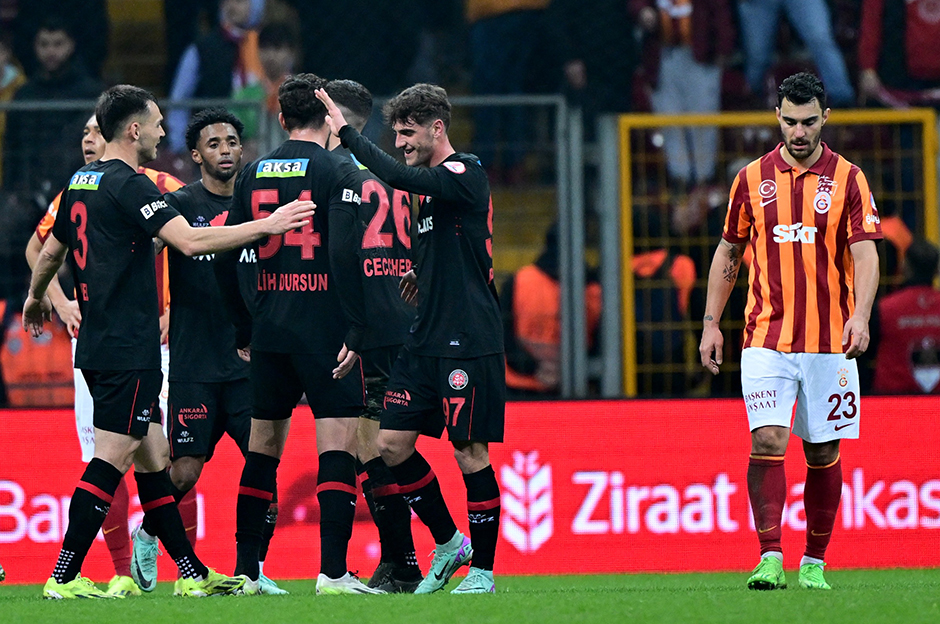 "Okan Buruk yönetiminde en kötü maç" | Spor yazarları Galatasaray için ne dedi?  - 1. Foto