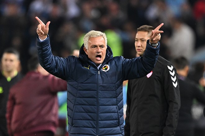 AZ Alkmaar mağlubiyeti sonrası Jose Mourinho fırtınası: Faturayı kesti  - 3. Foto