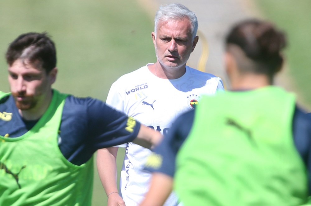 Jose Mourinho podcina bilety 6 zawodnikom Fenerbahce - 4. Fot
