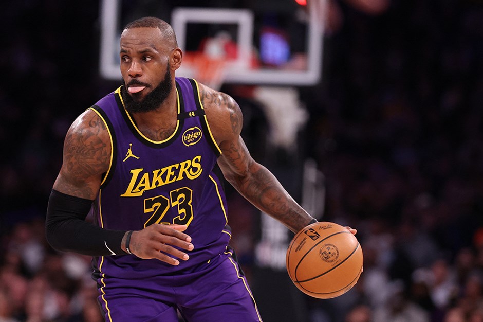 LeBron James'ten tarihe geçen "triple-double"