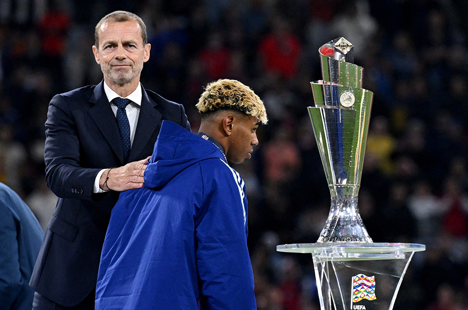 Lamine Yamal's reaction at the cup ceremony