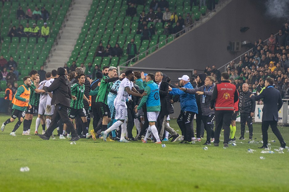 Sakaryaspor - Kocaelispor maçından sonra ortalık karıştı: "Acımasızca ve alçakça saldırdılar"