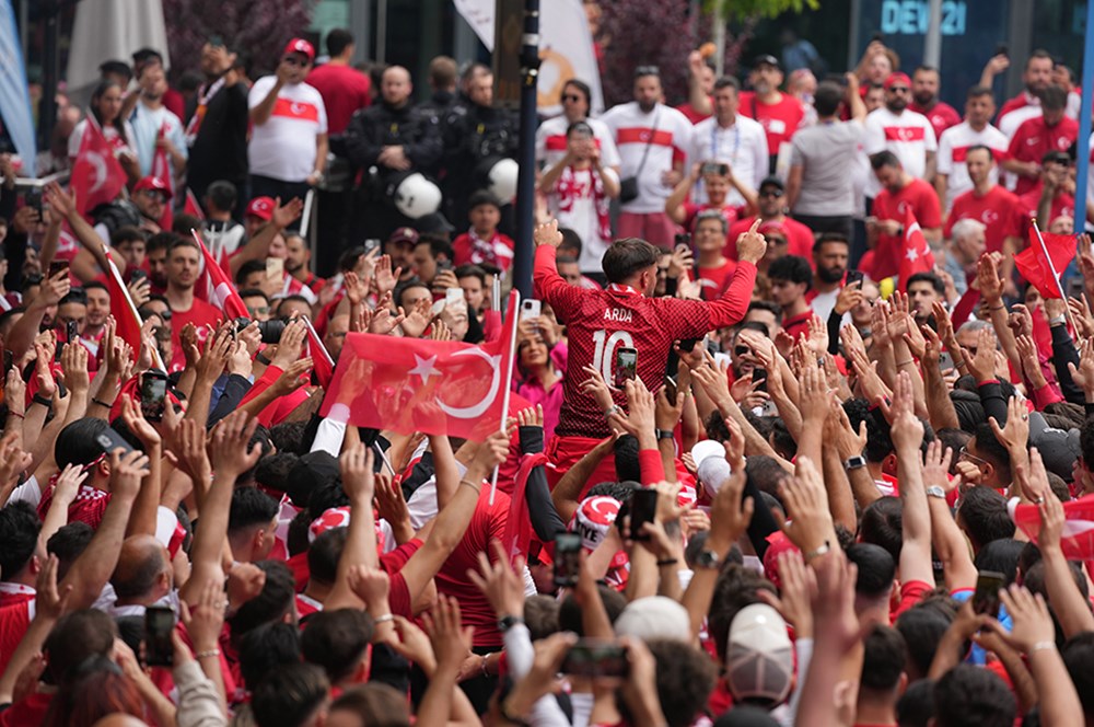 Milli Komandaya böyük dəstək: Dortmund küçələri qırmızı və ağ rəngdədir - Şəkil 13