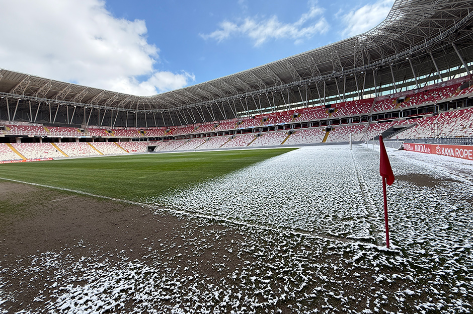 Sivasspor - Fenerbahçe maçı öncesi zeminin son durumu: Hava eksi 14 derece  - 8. Foto
