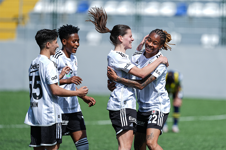 NTV Spor: Beşiktaş Kadın Futbol Takımı'nda 8 futbolcuyla yollar ayrıldı