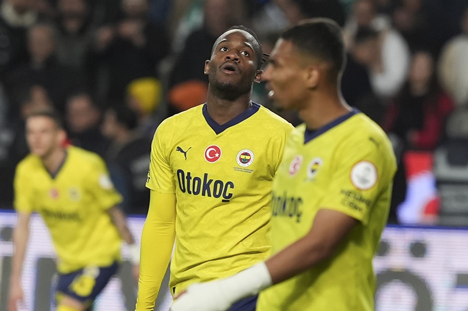 Fenerbahçe'nin puan kaybı, Galatasaray'a yaradı