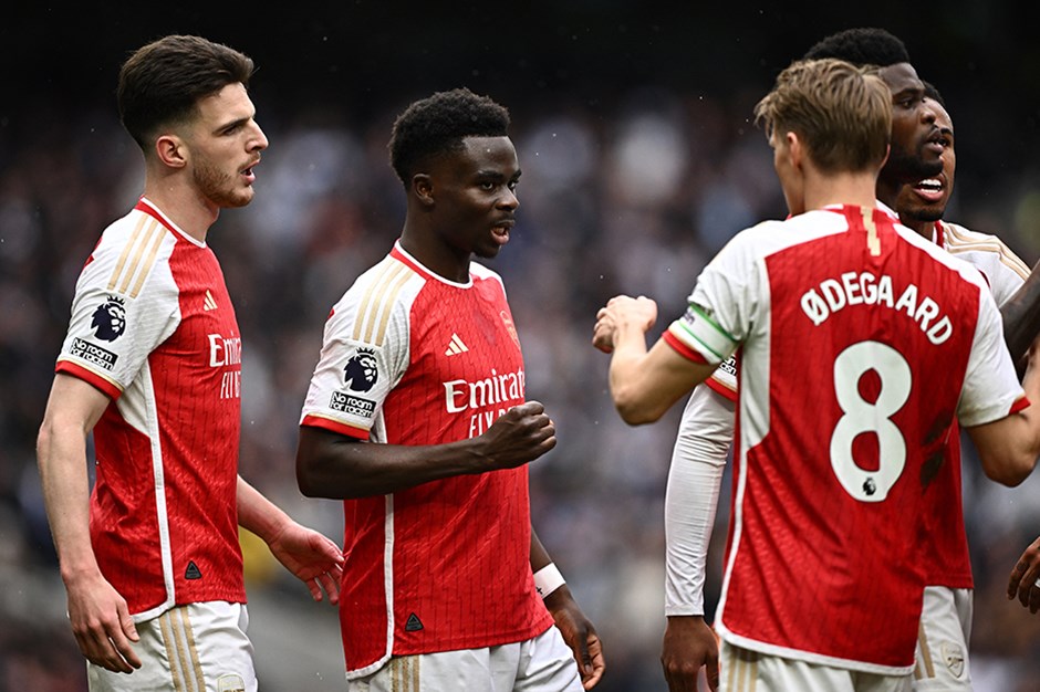 Premier Lig'de gol düellosu: Derbide 3 puan Arsenal'in