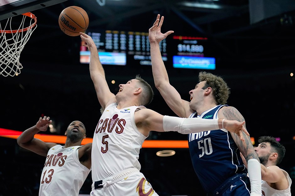 Cleveland Cavaliers'tan Dallas Mavericks'e 43 sayı fark