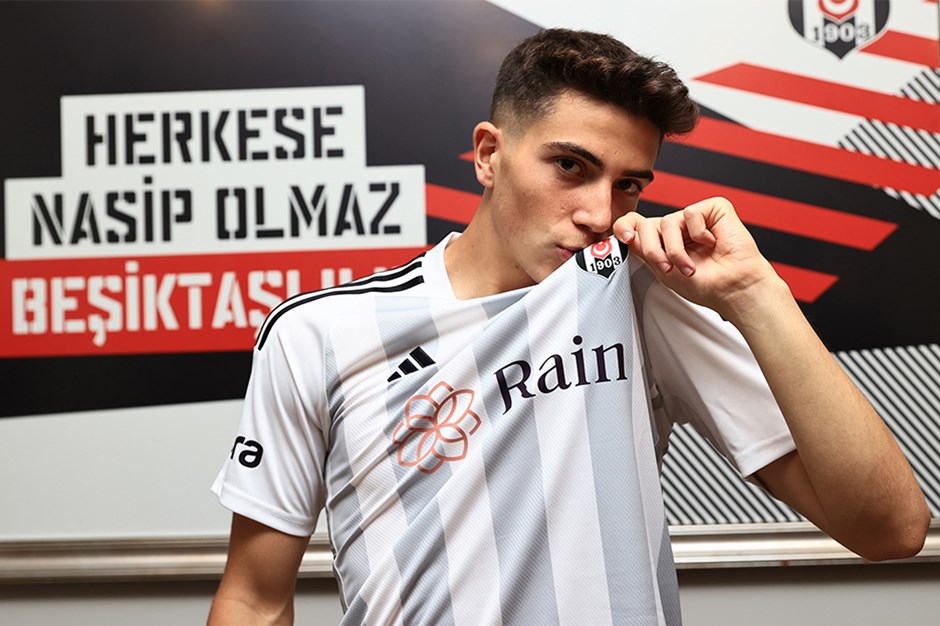 Beşiktaş, Yakup Arda Kılıç ile profesyonel sözleşme imzaladı