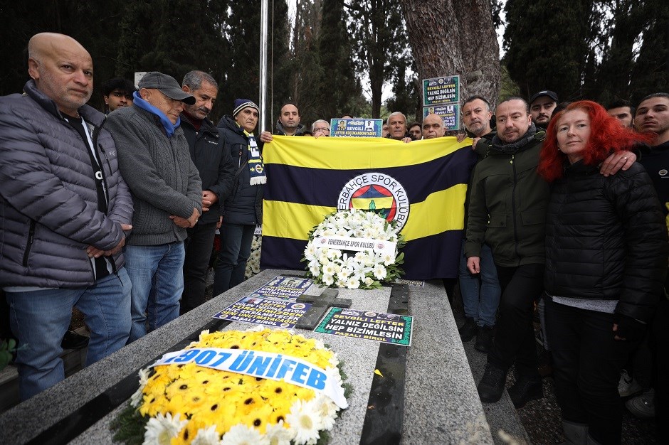 Lefter Küçükandonyadis kabri başında anıldı