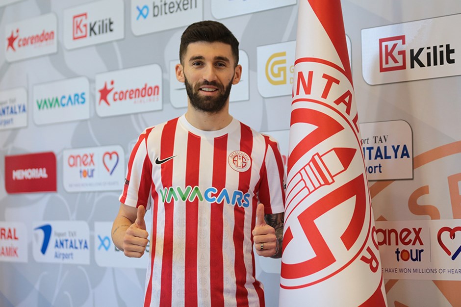 Doğukan Sinik, Antalyaspor'a geri döndü